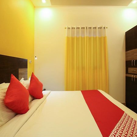 Alappuzha Oyo 10152 Rail View Residency酒店 外观 照片