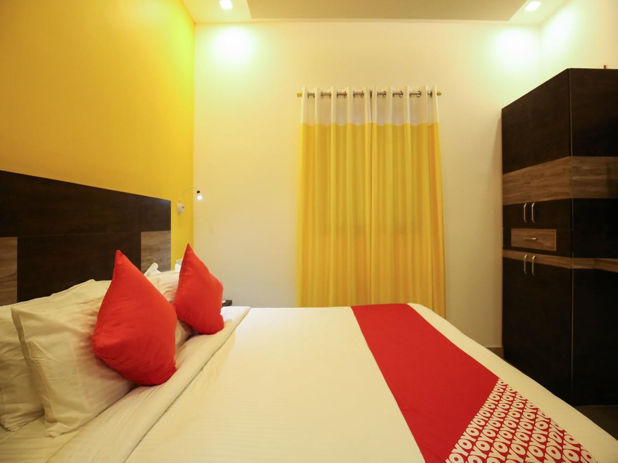 Alappuzha Oyo 10152 Rail View Residency酒店 外观 照片